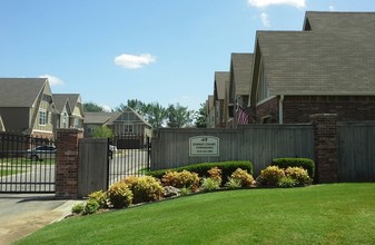 Sydney Court Townhomes in Tulsa, OK - Building Photo - Building Photo