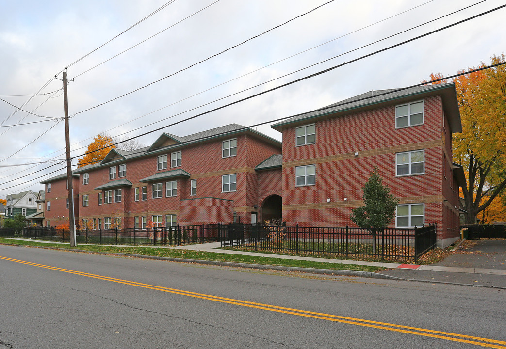 Joslyn Court IV in Syracuse, NY - Foto de edificio