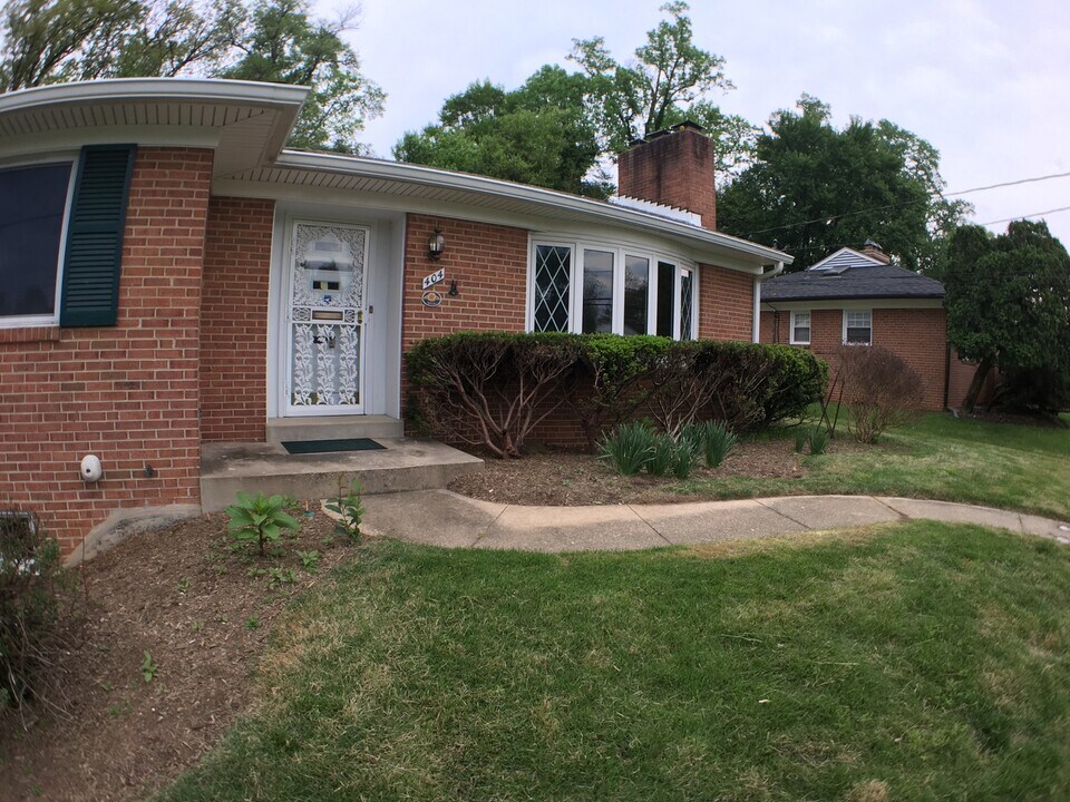 404 Burnt Mills Ave in Silver Spring, MD - Building Photo