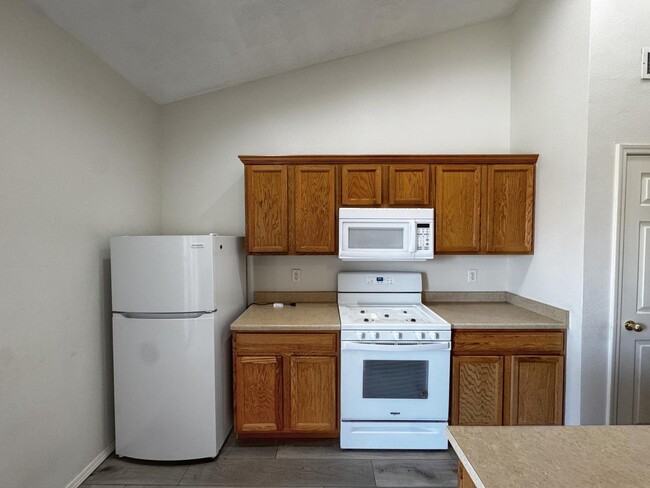 1105 Meadowlark Way SE in Rio Rancho, NM - Building Photo - Building Photo