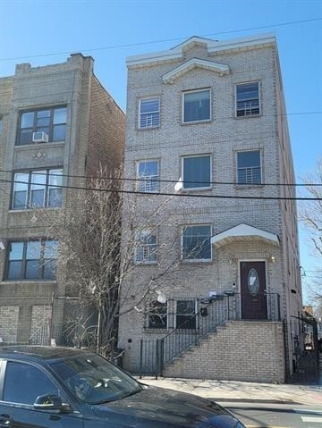 81 Bergen Ave in Jersey City, NJ - Building Photo