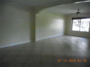 560 SE 23rd Ave-Unit -1 in Pompano Beach, FL - Building Photo - Building Photo