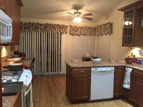 10665 Cherry Hills Dr in Cherry Valley, CA - Foto de edificio - Building Photo