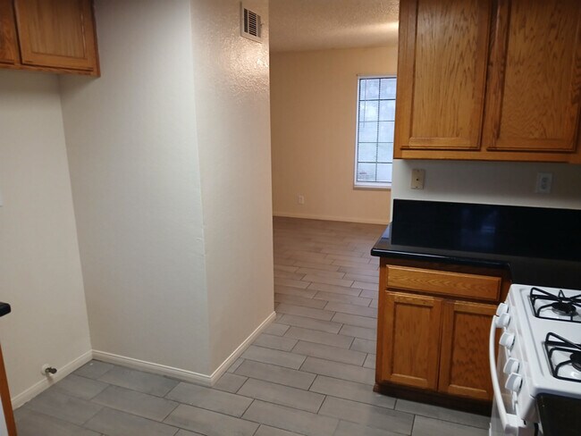 38550 22nd St E in Palmdale, CA - Building Photo - Building Photo