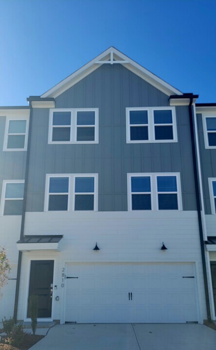 2810 Farmhouse Dr in Apex, NC - Building Photo