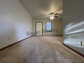 87 New St in Greenwich, OH - Building Photo - Building Photo
