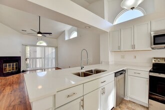 525 E Lake Cir in Chesapeake, VA - Building Photo - Building Photo