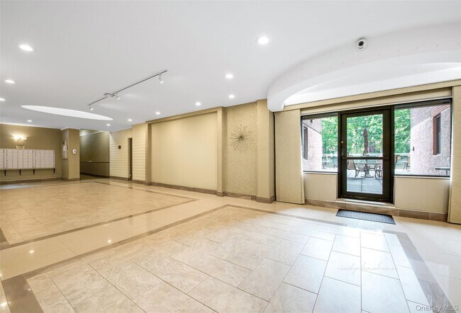 83-40 Austin St in Queens, NY - Building Photo - Building Photo