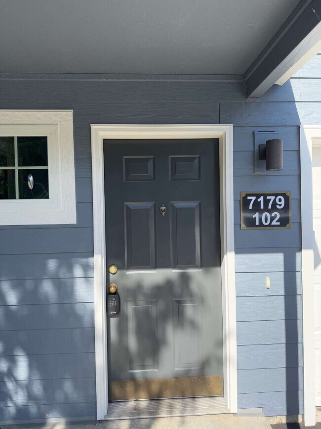 7179 SW Sagert St in Tualatin, OR - Building Photo - Building Photo
