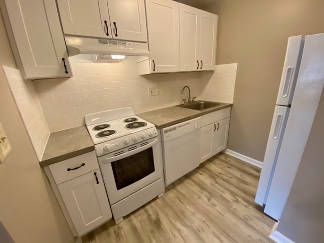 1862 Beacon St in Brookline, MA - Foto de edificio - Building Photo