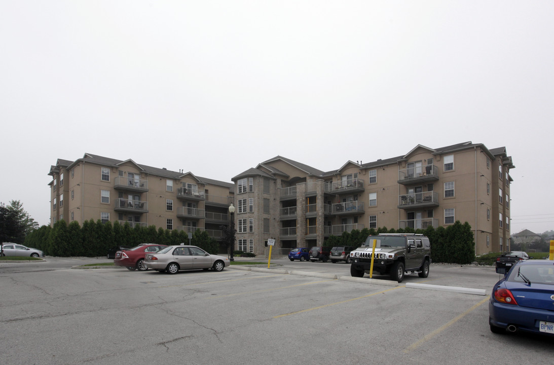 Abbey Oaks in Oakville, ON - Building Photo