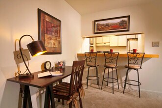 The Greens Apartments and Townhomes in Essex, MD - Foto de edificio - Building Photo