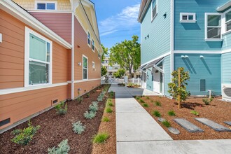 2020 Dwight Way, Unit A in Berkeley, CA - Foto de edificio - Building Photo