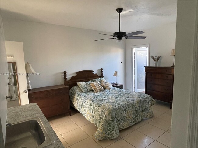 9525 SW 16th St in Miami, FL - Building Photo - Building Photo