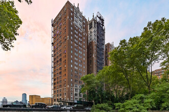 25 Tudor City Place in New York, NY - Building Photo - Building Photo