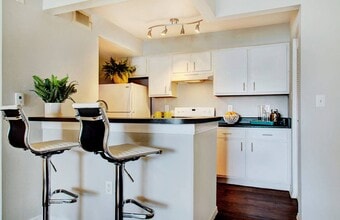 Country Oaks Apartment Homes in San Marcos, TX - Foto de edificio - Building Photo