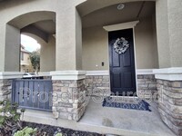 17217 Canyon Gate Ln in Lathrop, CA - Foto de edificio - Building Photo