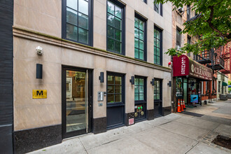 336 E 54th St in New York, NY - Building Photo - Building Photo