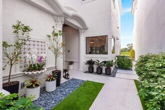 320 E Royal Palm Rd in Boca Raton, FL - Building Photo - Building Photo