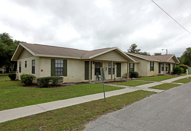 Colonial Pines Apartments in Tavares, FL - Building Photo - Building Photo