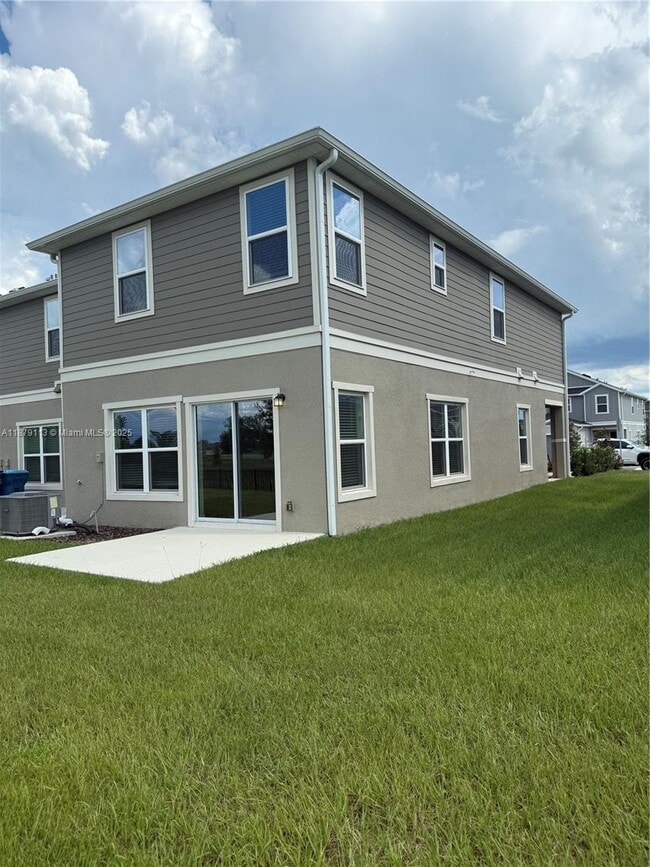 410 Sequoia Dr in Lake Wales, FL - Foto de edificio - Building Photo