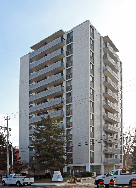 Mount Pleasant Tower in Toronto, ON - Building Photo