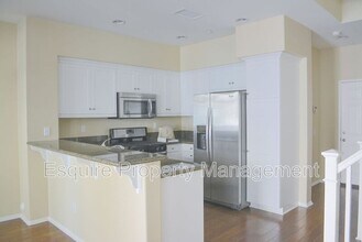 313 Harbor Breeze Dr in Port Hueneme, CA - Building Photo - Building Photo