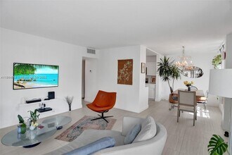 7735 Abbott Ave in Miami, FL - Building Photo - Building Photo