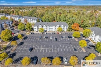 1027 Waterford Dr in Edison, NJ - Building Photo - Building Photo