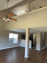 16603 N Meadow Dr in Houston, TX - Foto de edificio - Building Photo