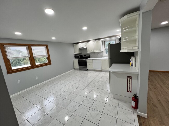 18 Birk St in Saddle Brook, NJ - Building Photo - Building Photo
