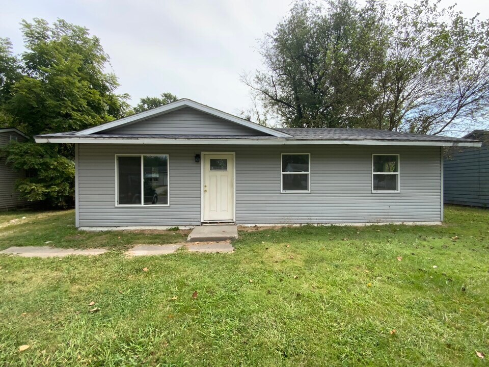1015 Koehn Dr in Danville, IL - Building Photo