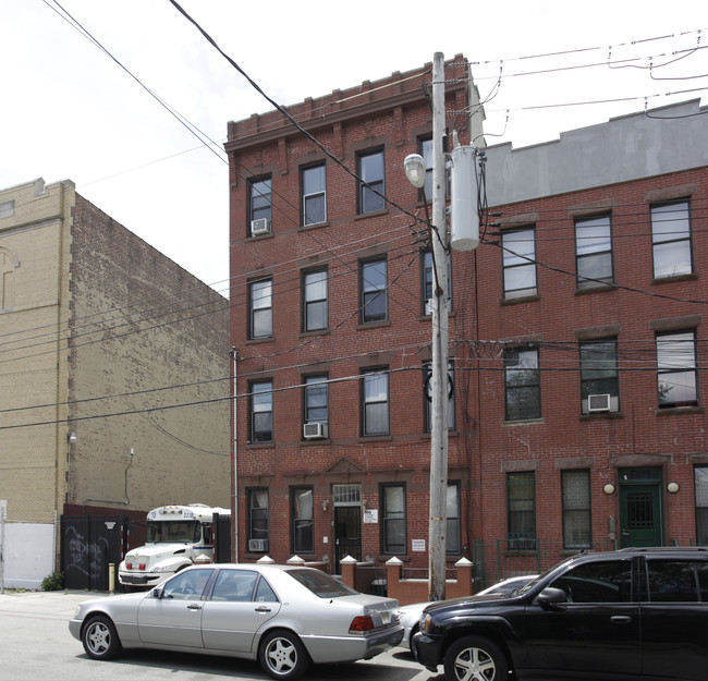 89 Verona in Brooklyn, NY - Building Photo - Building Photo