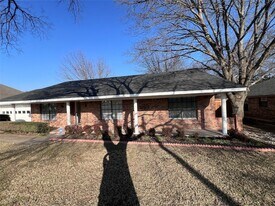 818 Fairlawn Dr in Duncanville, TX - Building Photo