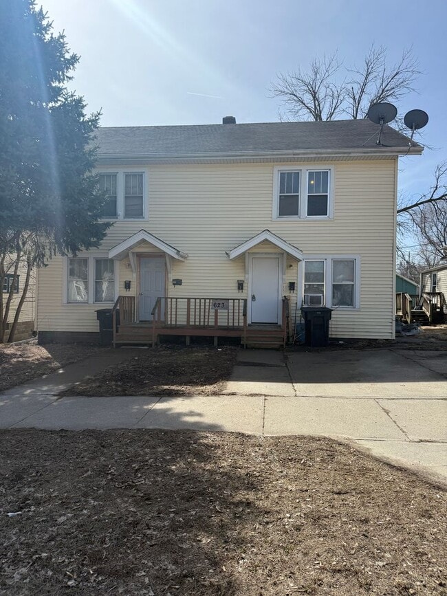 property at 623 W Main St