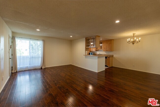 property at 5330 Zelzah Ave