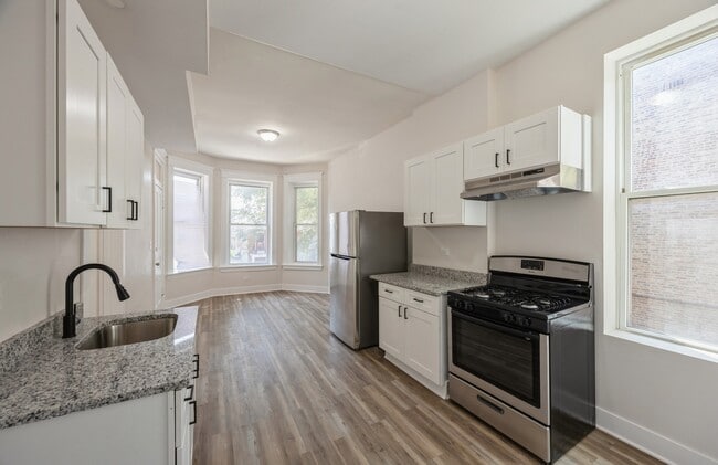 2442 S Kedzie Ave in Chicago, IL - Building Photo - Building Photo