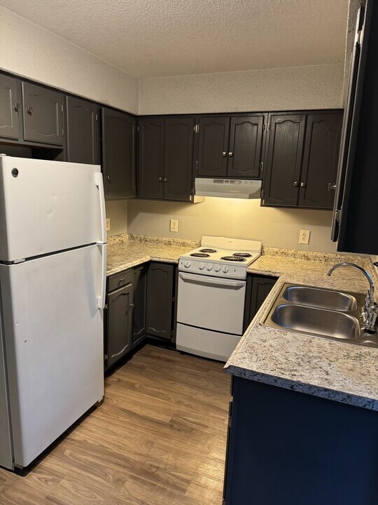2 Waldron Ln in Saratoga Springs, NY - Building Photo