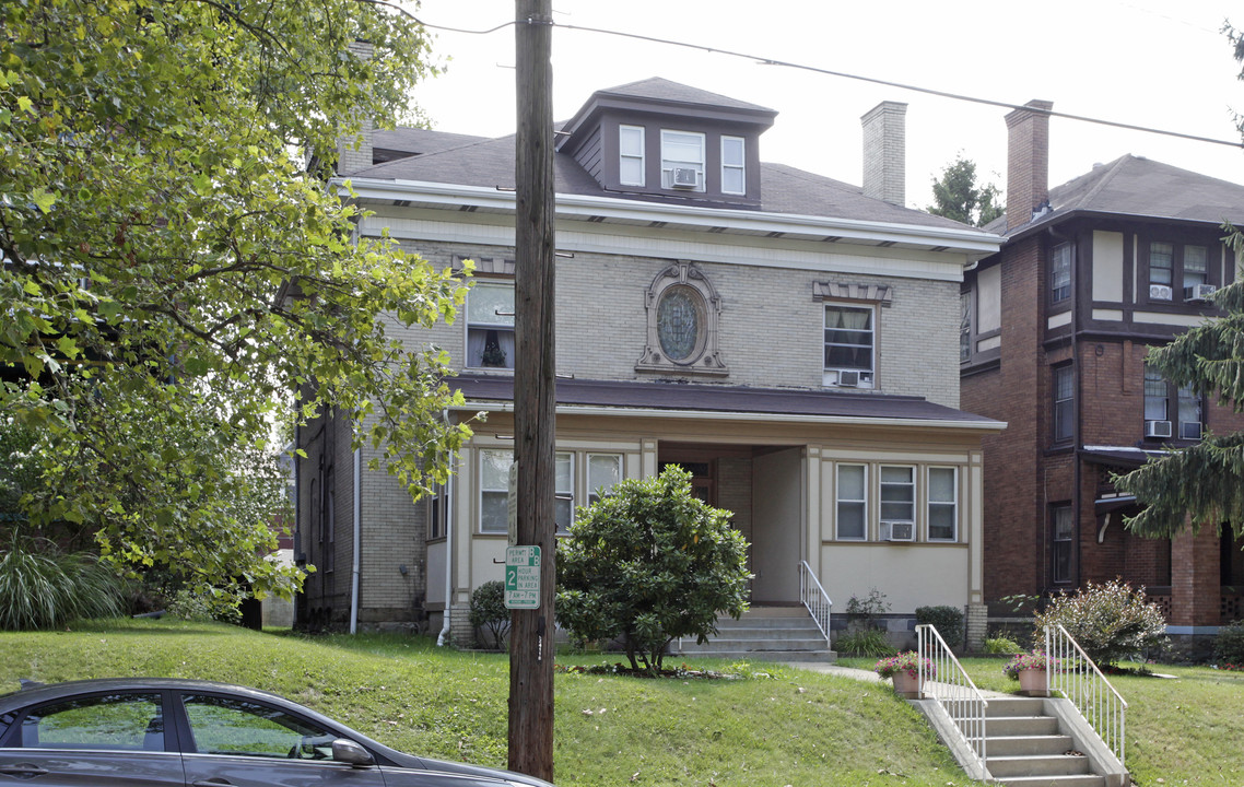 359 S Pacific Ave in Pittsburgh, PA - Building Photo