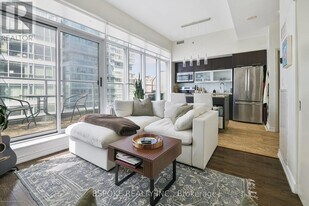 21 Nelson St in Toronto, ON - Building Photo