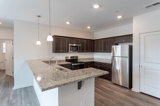 The Groves at 421 in Lillington, NC - Foto de edificio - Interior Photo