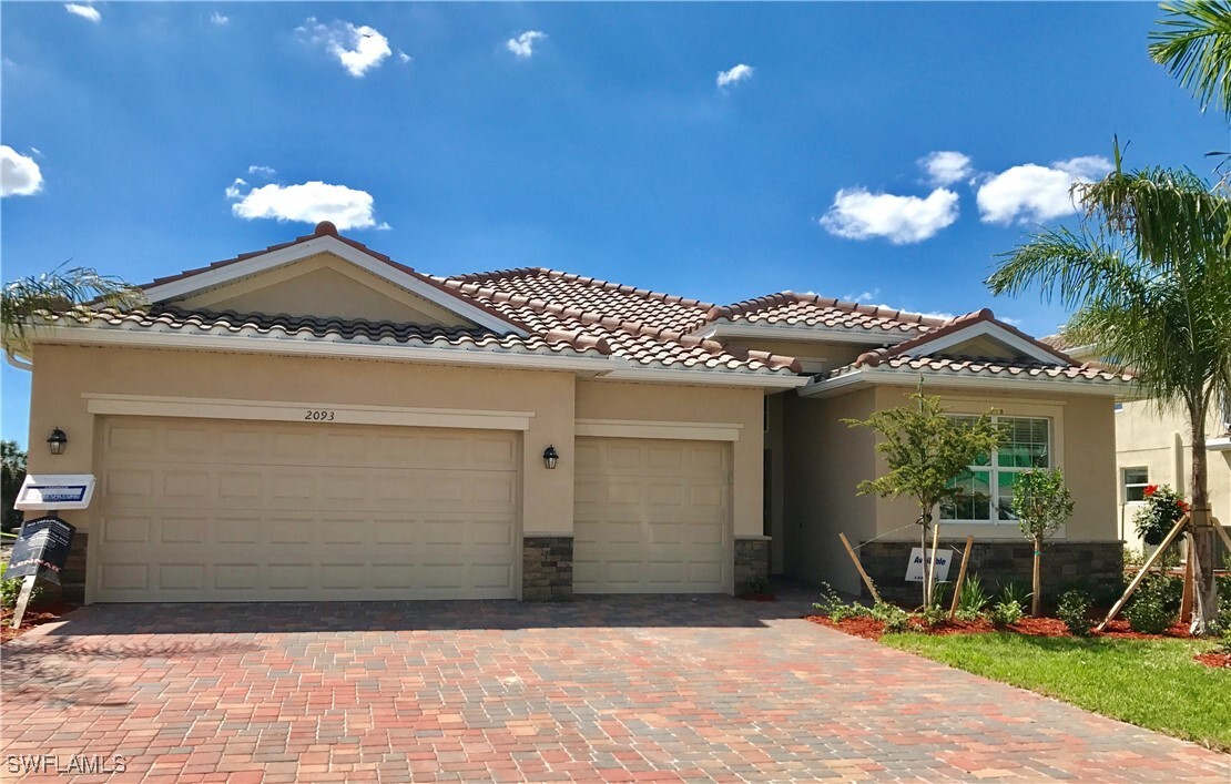 2093 Satsuma Ln in Naples, FL - Building Photo