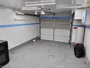 8676 Community Blvd, Unit 2 in Warren, MI - Foto de edificio - Building Photo