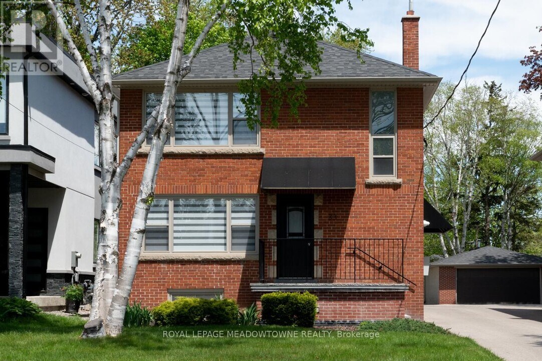 33-33 Broadview Ave in Mississauga, ON - Building Photo