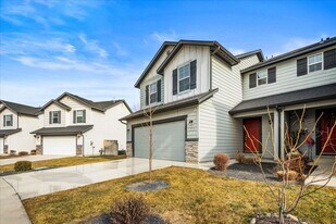 13525 Palm Beach Dr in Caldwell, ID - Building Photo