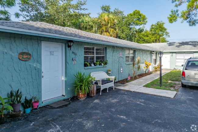 6916 Julia Ct