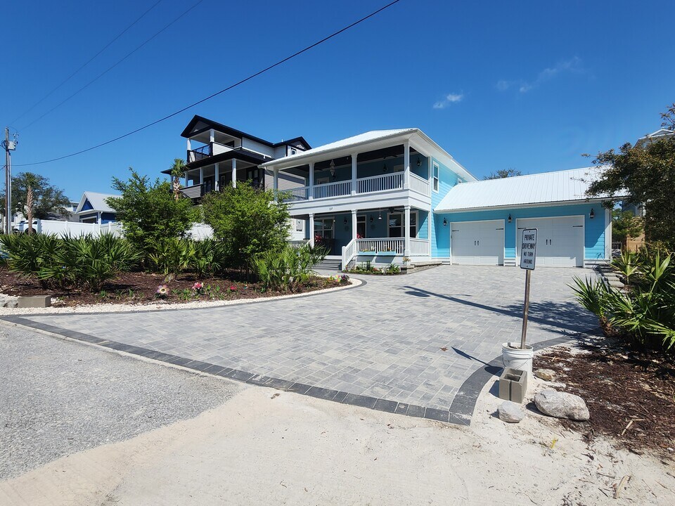189 Walnut St in Santa Rosa Beach, FL - Building Photo