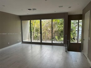 630 NE 12th Ave in Fort Lauderdale, FL - Building Photo - Building Photo
