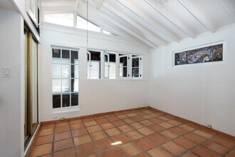 14842 Morrison St in Los Angeles, CA - Foto de edificio - Building Photo