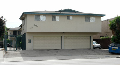 4458 Woodman Ave in Sherman Oaks, CA - Building Photo - Building Photo